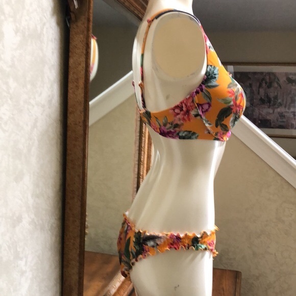 New Shade and Shore 2 piece bikini.  Size 34D top & M(8-10) bottoms. Floral. - Picture 5 of 16